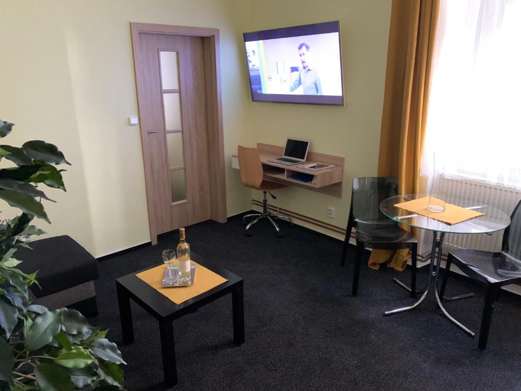 TV a/nebo společenská místnost v ubytování Apartmán Alesta Bruntál