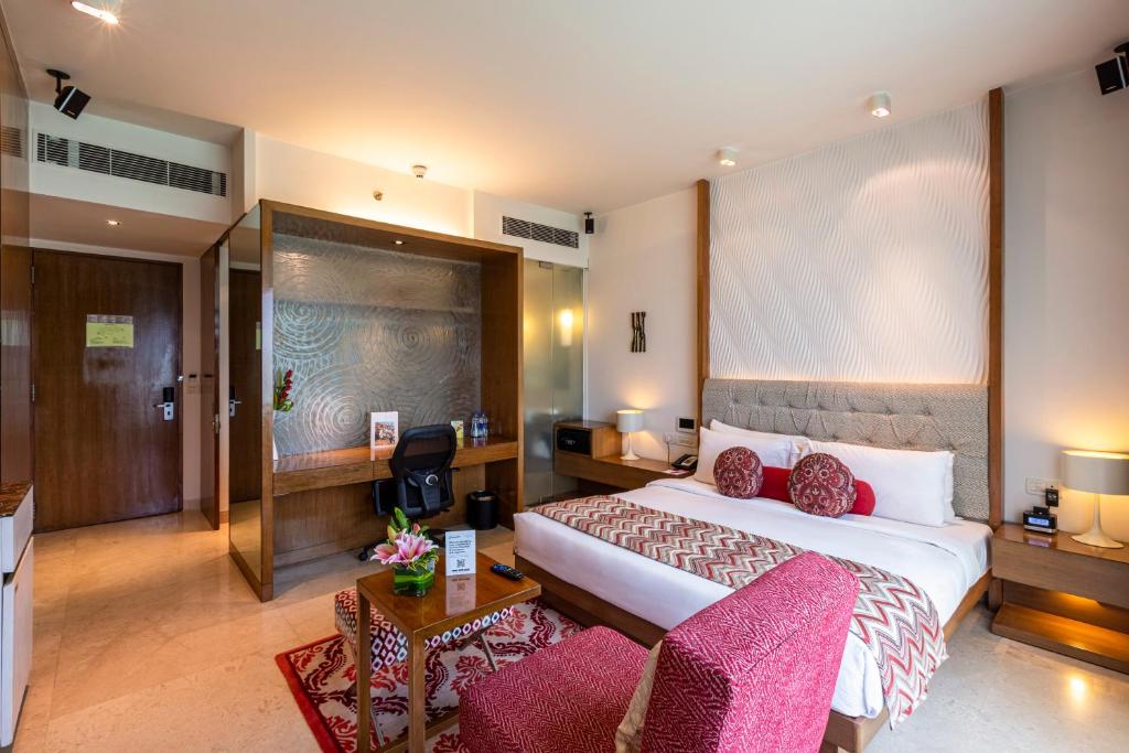 Vivanta Bengaluru, Whitefield - Quarto Deluxe Vista Jardim Cama Queen-size