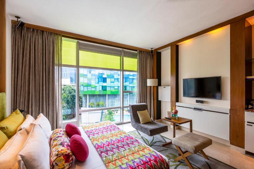 Vivanta Bengaluru, Whitefield - Quarto Premium Vista Piscina Cama Queen-size