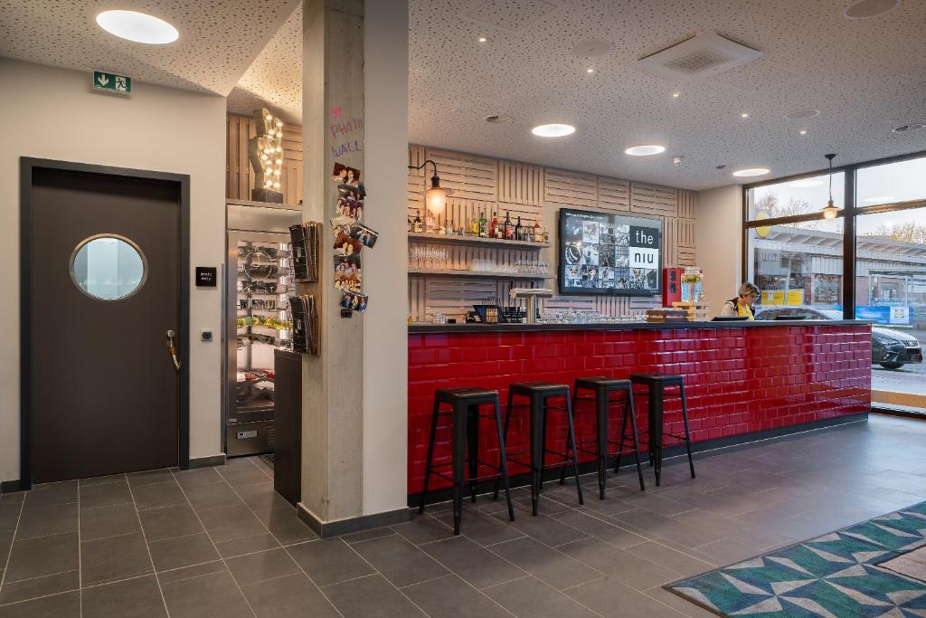 Lounge nebo bar v ubytování Holiday Inn - the niu, Keg Hamburg Ost by IHG