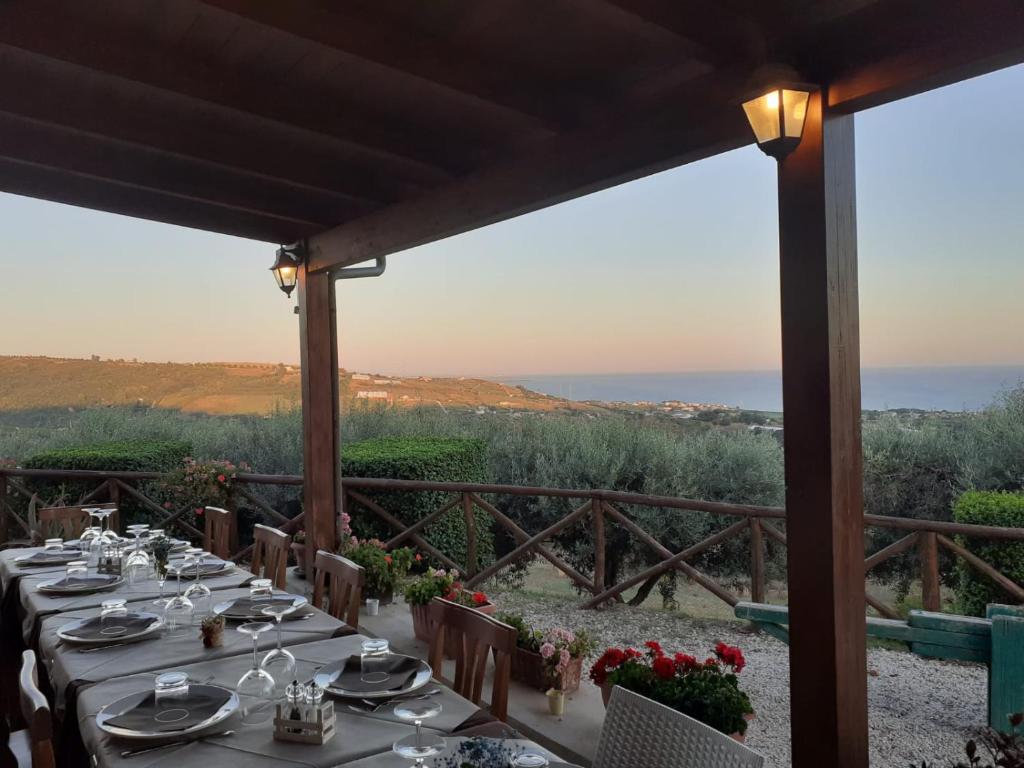 a dining table with a view of the ocean at I Cardinali in Santa Marinella