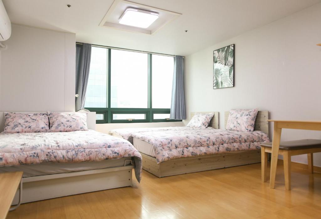 
A bed or beds in a room at Eve Hongdae
