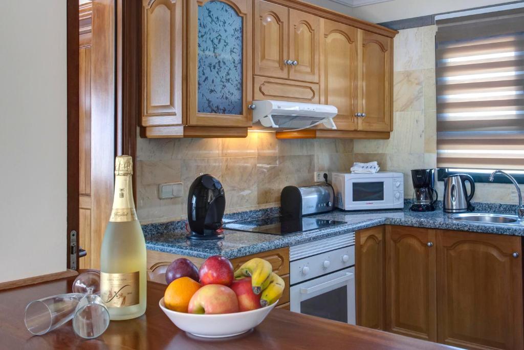 A kitchen or kitchenette at Hipoclub Villas, Aguamarina 5