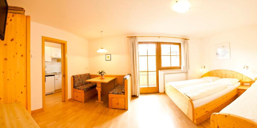 Residence Hauserhof - Studio With Garden View (2 Adults + 1 Child)