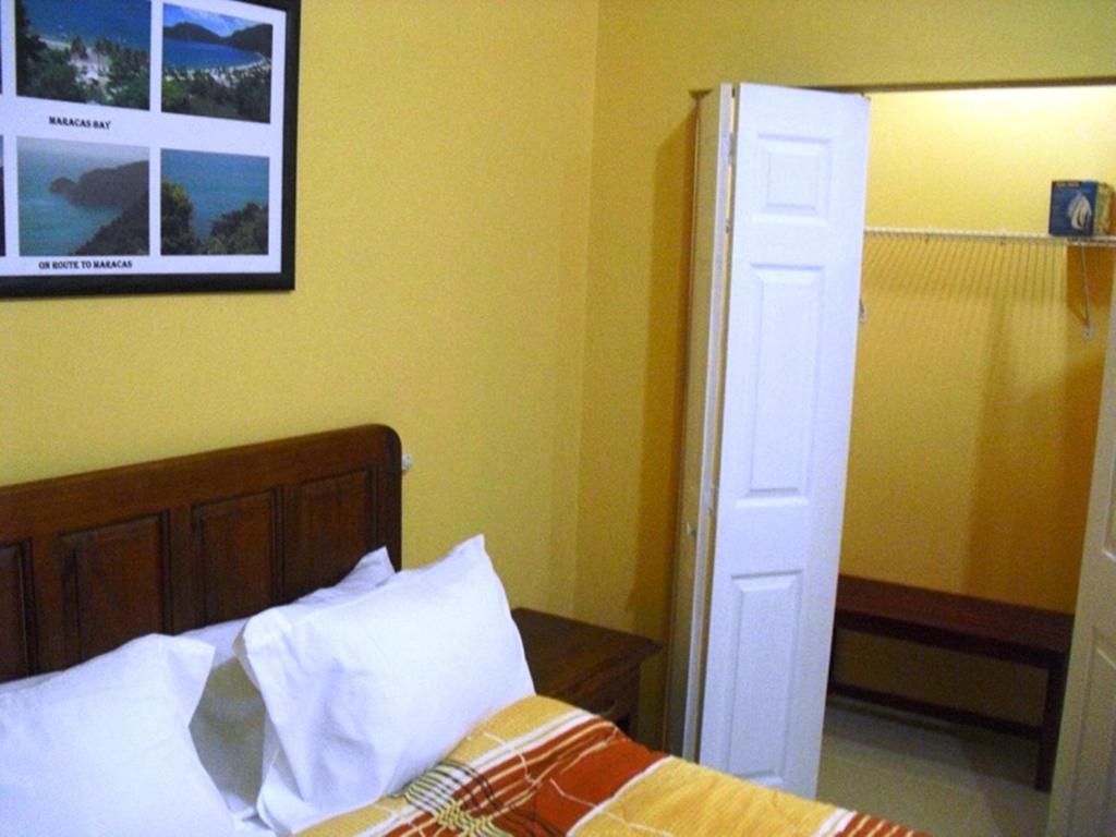 Postel nebo postele na pokoji v ubytování Piarco Village Suites