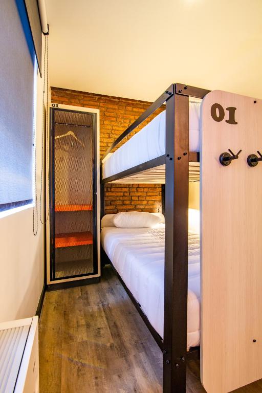 Postel nebo postele na pokoji v ubytování Hostal Boutique Black Cat