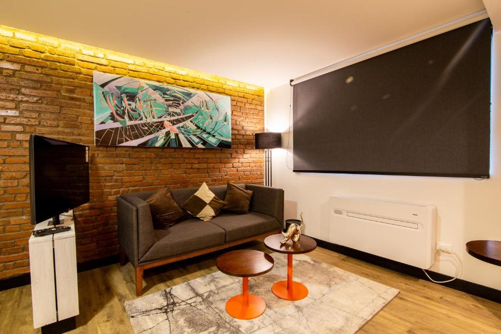 TV a/nebo společenská místnost v ubytování Hostal Boutique Black Cat