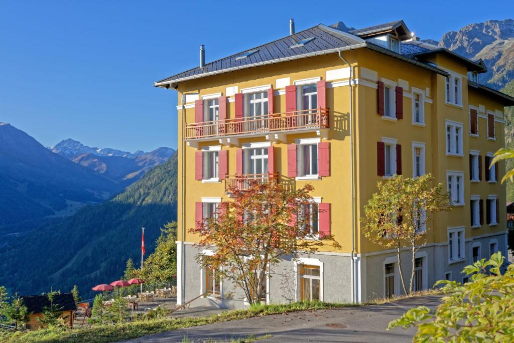 Nespecifikovaný výhled na hory nebo výhled na hory při pohledu z hotelu