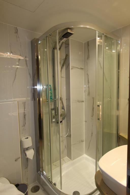 Kúpeľňa v ubytovaní Aiolos Apartments Ermou 64 Monastiraki, Plaka 4th floor