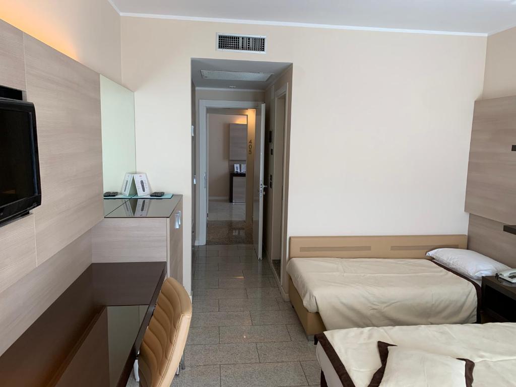 Telewizja i/lub zestaw kina domowego w obiekcie Hotel San Carlo