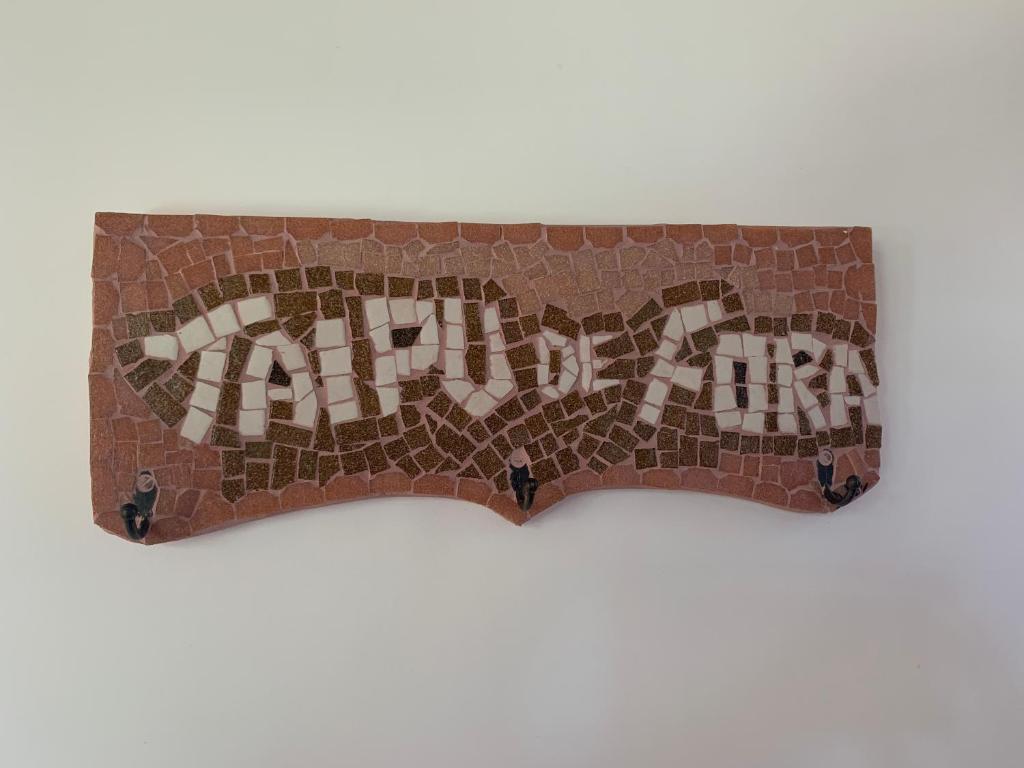 a brick wall with the words walk at Raios de Sol Ville in Barra Grande