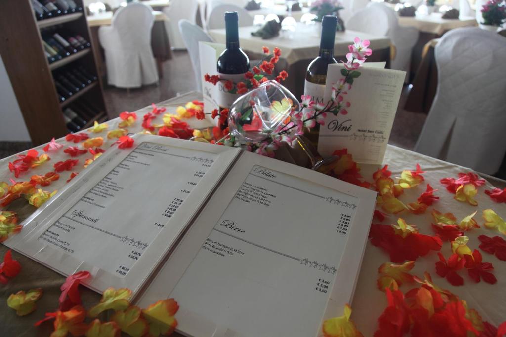 Restauracja lub miejsce do jedzenia w obiekcie Hotel San Carlo