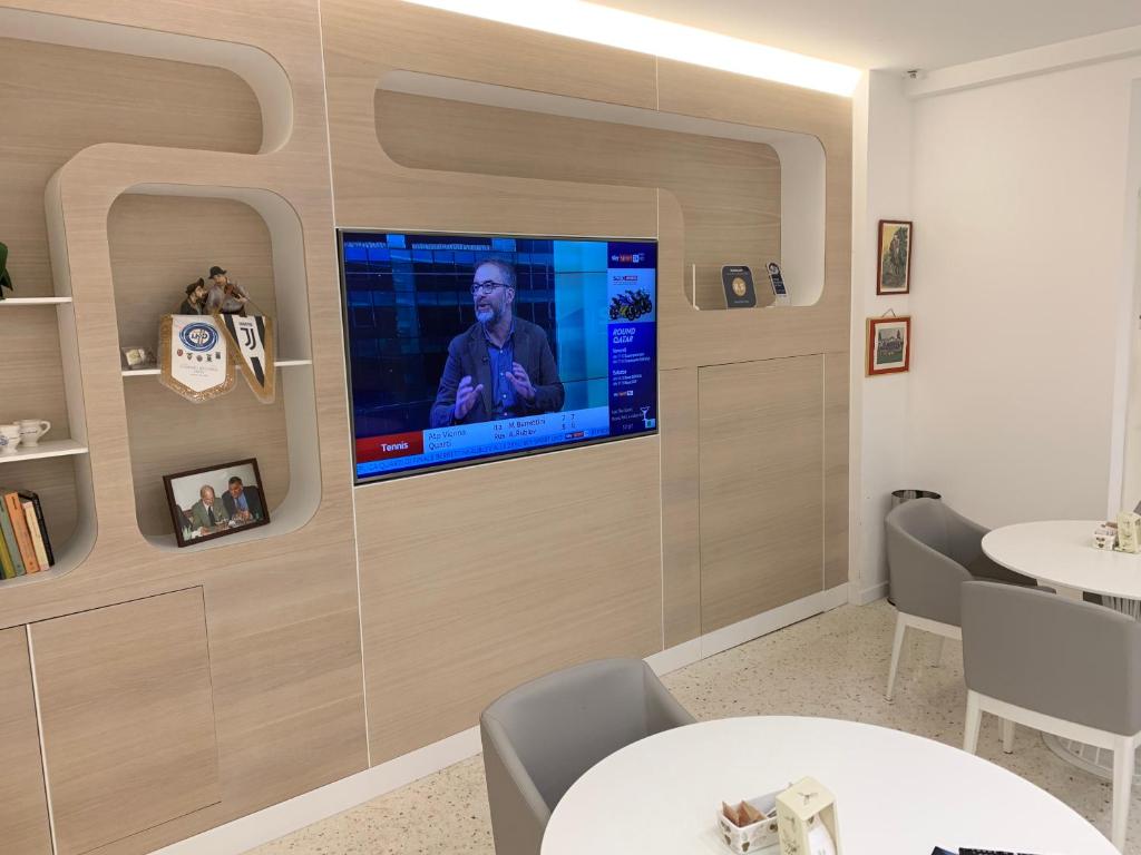 Telewizja i/lub zestaw kina domowego w obiekcie Hotel San Carlo