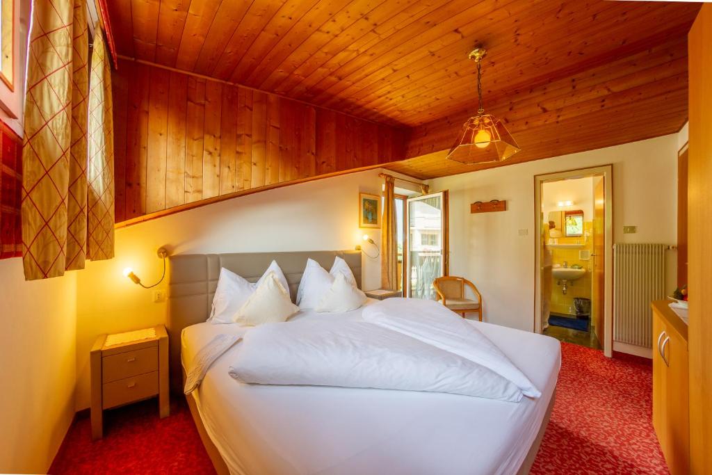 Postel nebo postele na pokoji v ubytování Chalet Anna