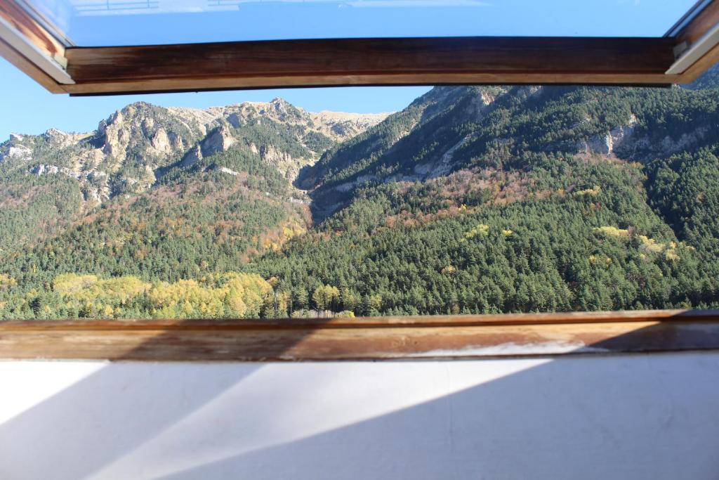 Nespecifikovaný výhled na hory nebo výhled na hory při pohledu z hostelu