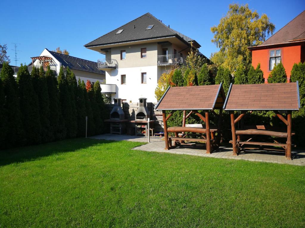 Budova, v ktorej sa apartmán nachádza
