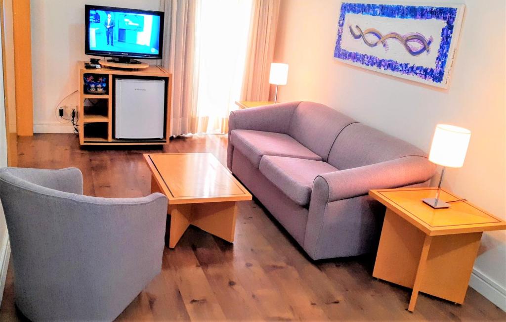  Cardum Hotel