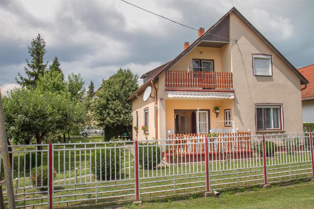 Budova, v ktorej sa dovolenkový dom nachádza