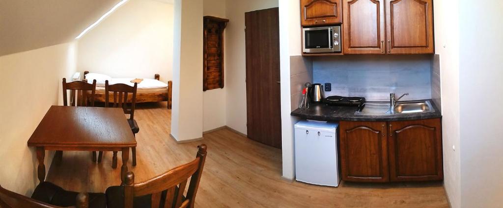 Kuchyň nebo kuchyňský kout v ubytování Apartmány Šachty