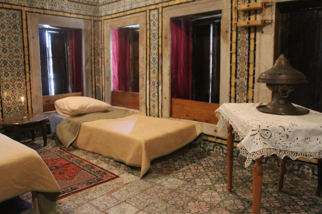 Maison du 18ème Siècle - Twin Room With Shared Bathroom