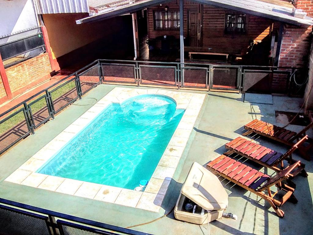 a swimming pool on top of a building at O NEGRAÕ in Puerto Iguazú