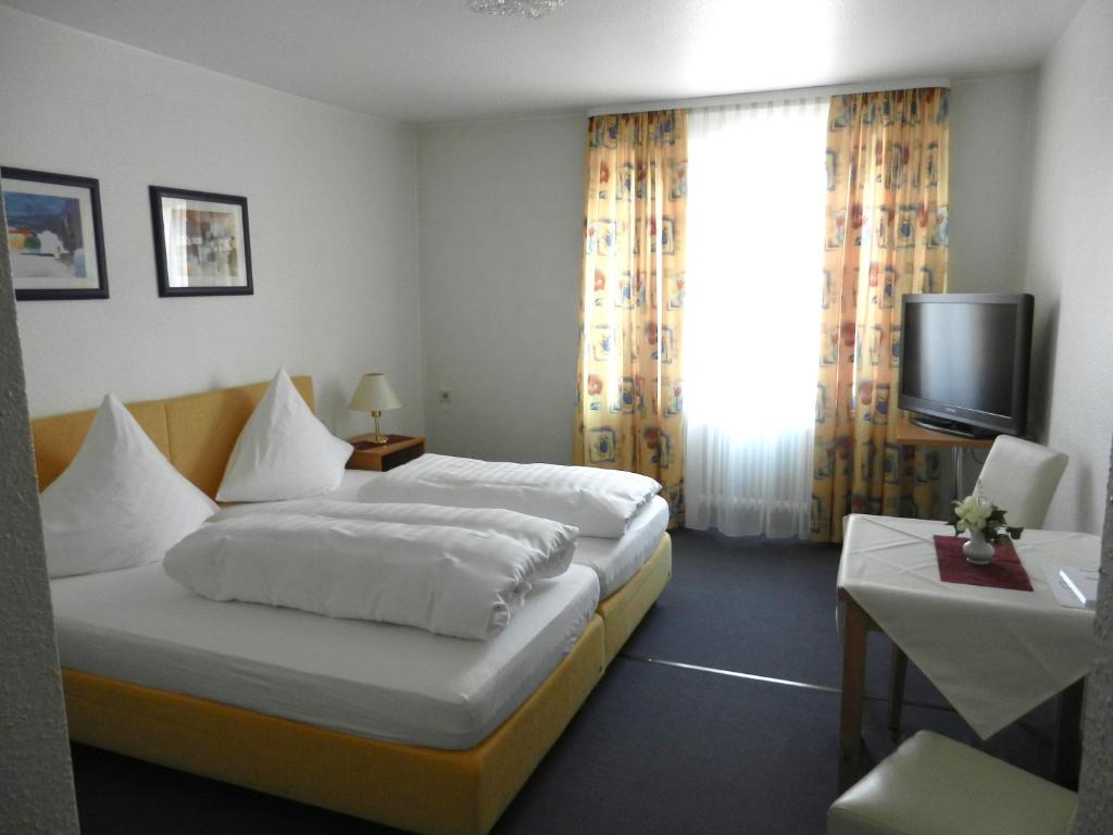 Postel nebo postele na pokoji v ubytování Hotel Gasthof Herderich