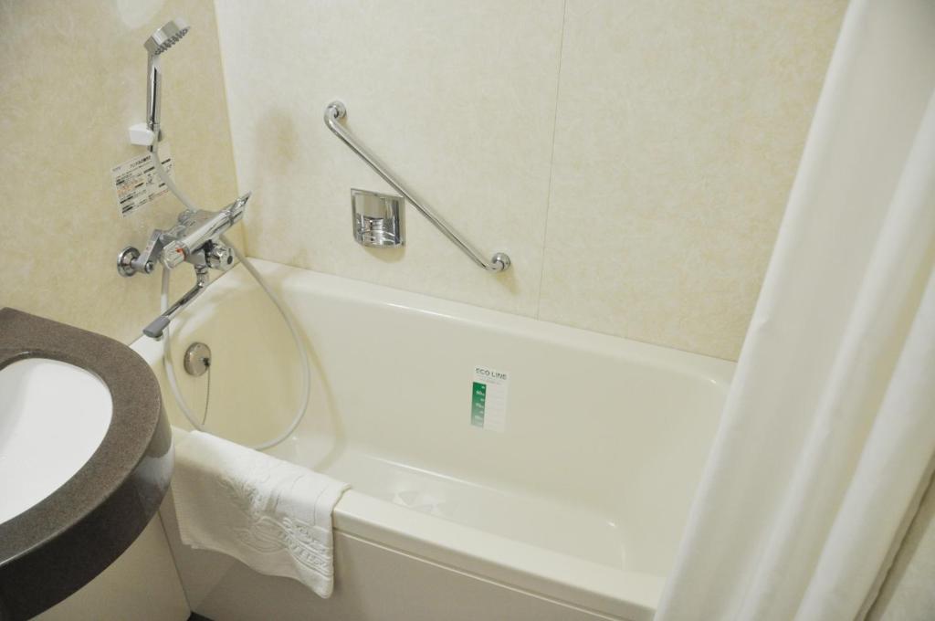 Koupelna v ubytování APA Hotel Mie Kameyama