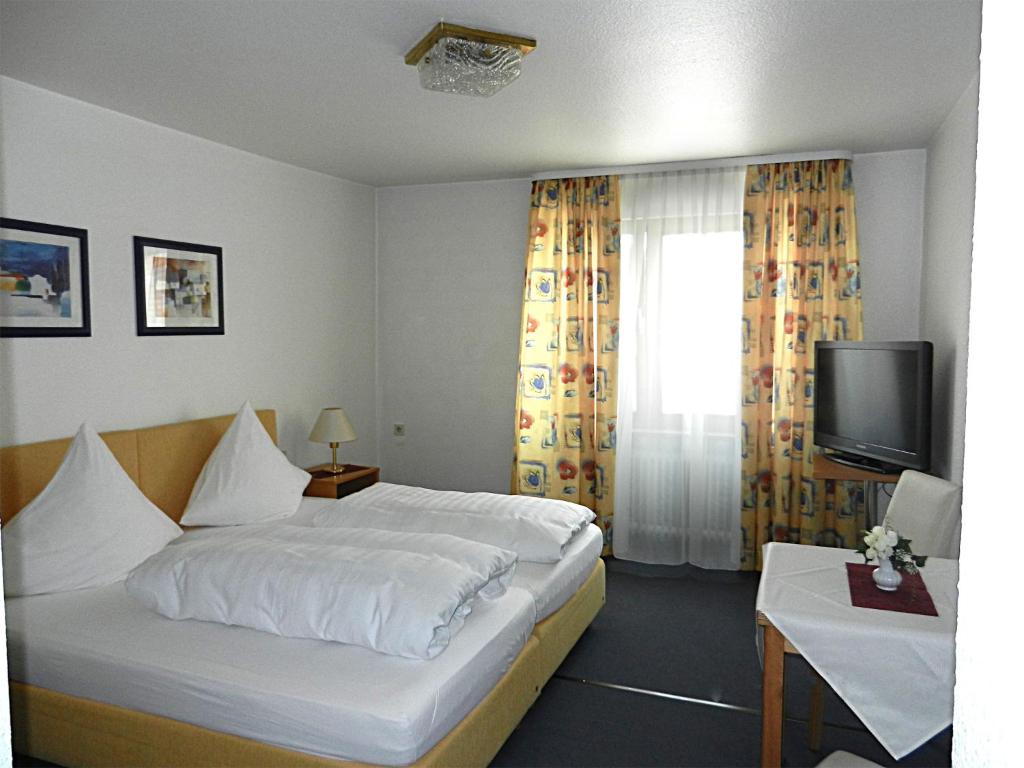 Postel nebo postele na pokoji v ubytování Hotel Gasthof Herderich