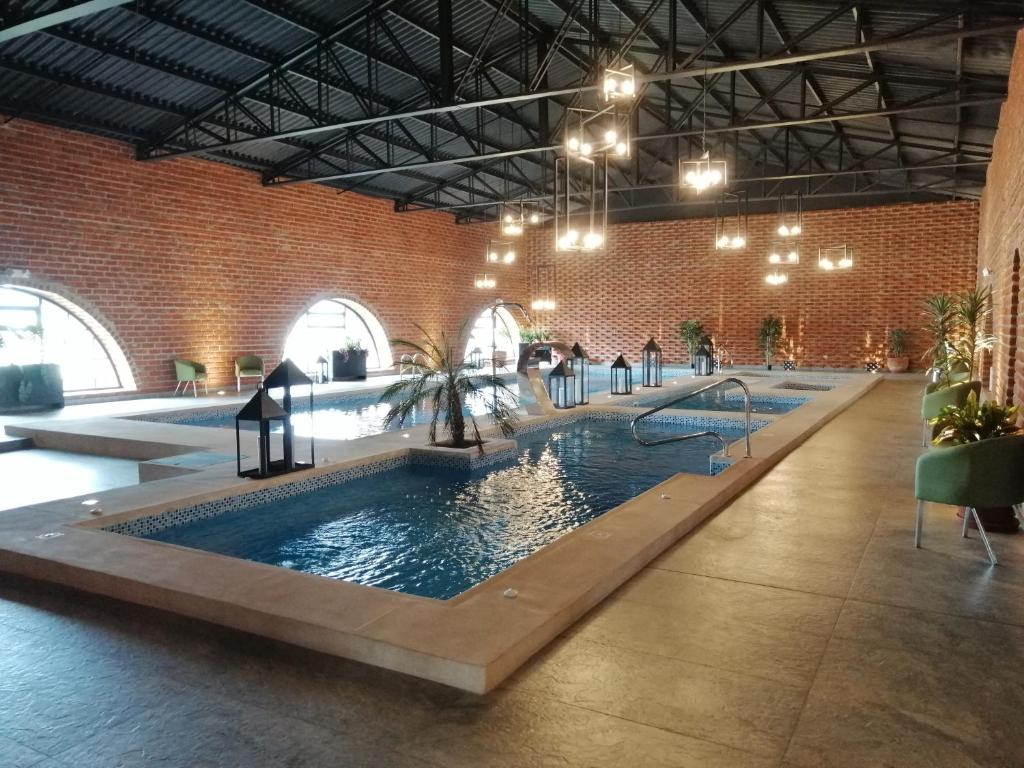 Bazén v ubytování Quindeloma Art Hotel & Gallery nebo v jeho okolí