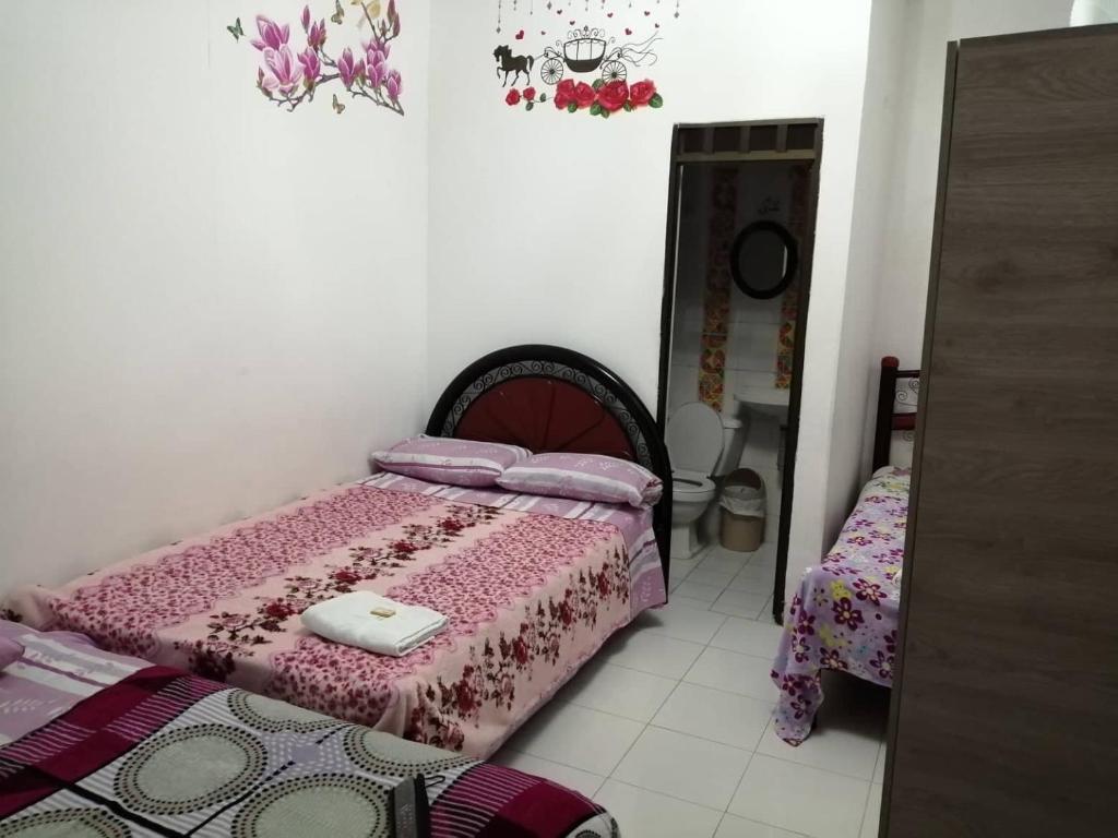 Postel nebo postele na pokoji v ubytování Hotel Mi Casita Pereira