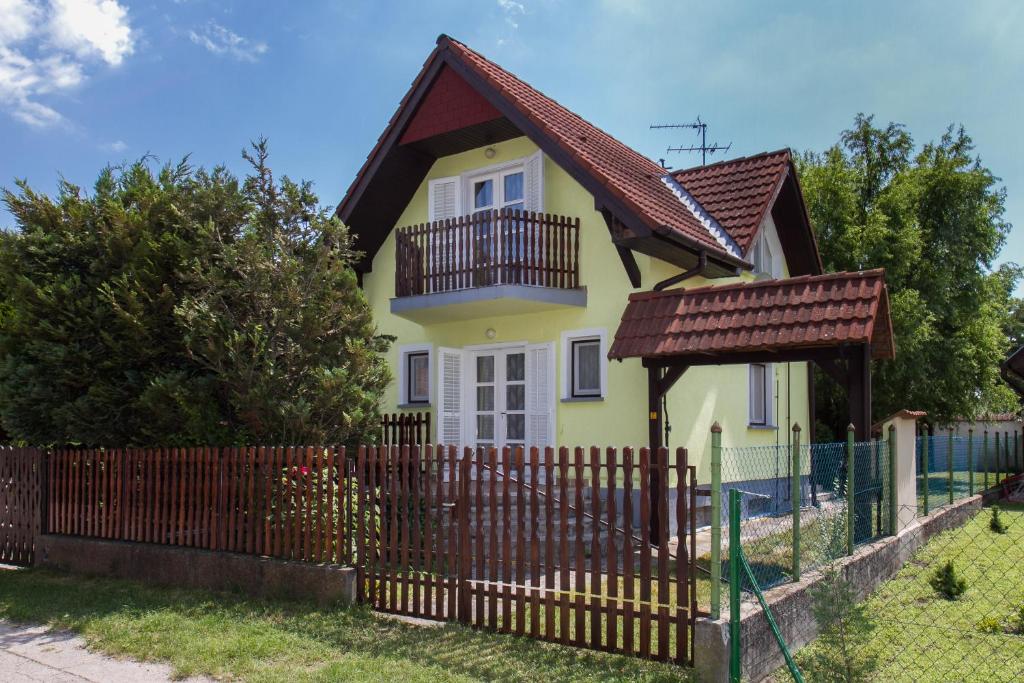 Budova, v ktorej sa dovolenkový dom nachádza