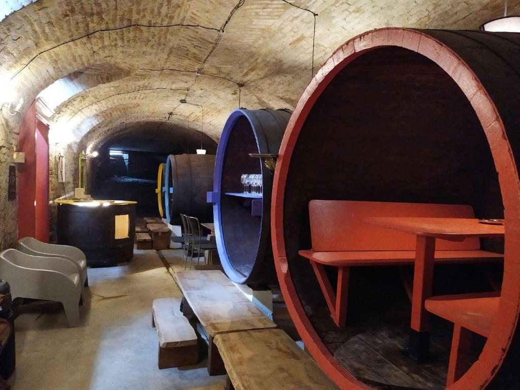 A seating area at Corte dell'Uva