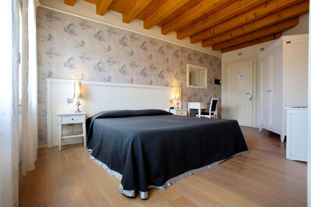 Postel nebo postele na pokoji v ubytování Hotel Asolo