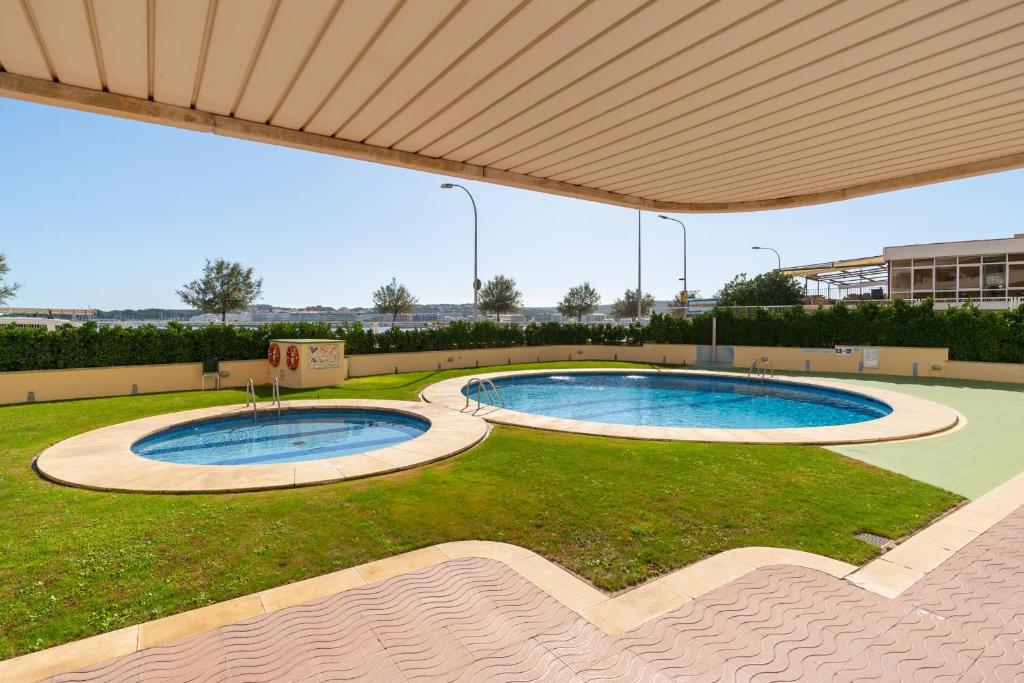 Bazén v ubytovaní Apartment Georgina alebo v jeho blízkosti