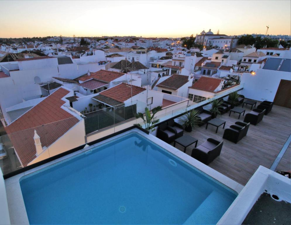 Bazén v ubytování Authentic Tavira Hotel nebo v jeho okolí
