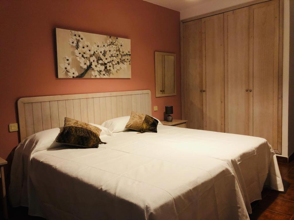MADESAIK - One-Bedroom Apartment