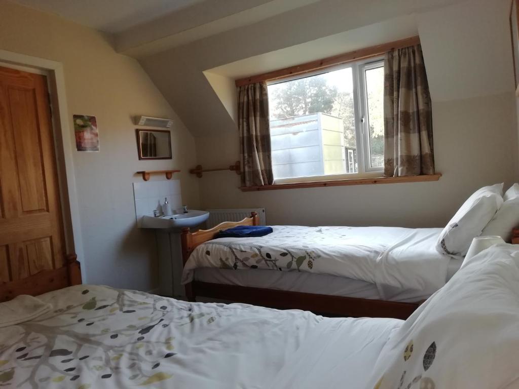 Postel nebo postele na pokoji v ubytování Fraoch Lodge