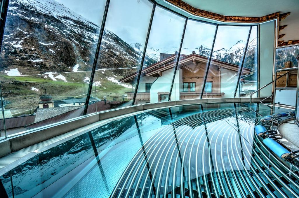 Nespecifikovaný výhled na hory nebo výhled na hory při pohledu z hotelu