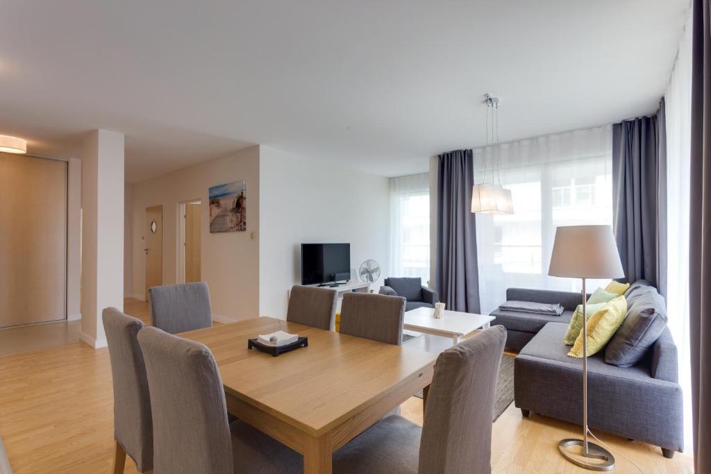 TV a/nebo společenská místnost v ubytování Apartamenty Tulipan - visitopl