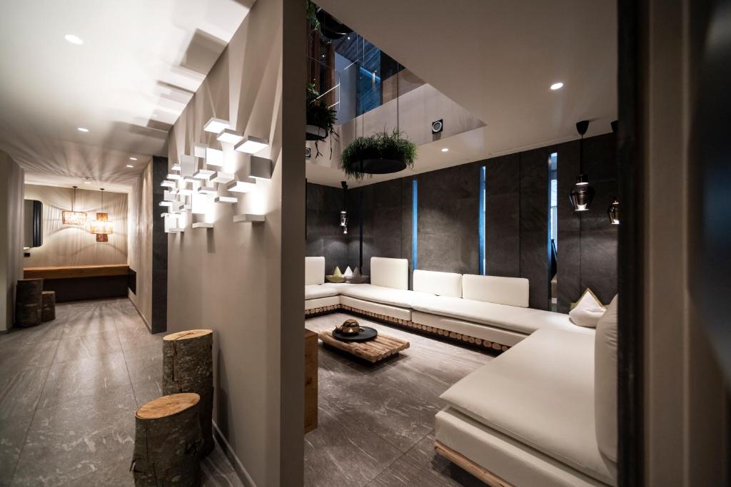 Postel nebo postele na pokoji v ubytování Alpine Spa Resort Viktoria