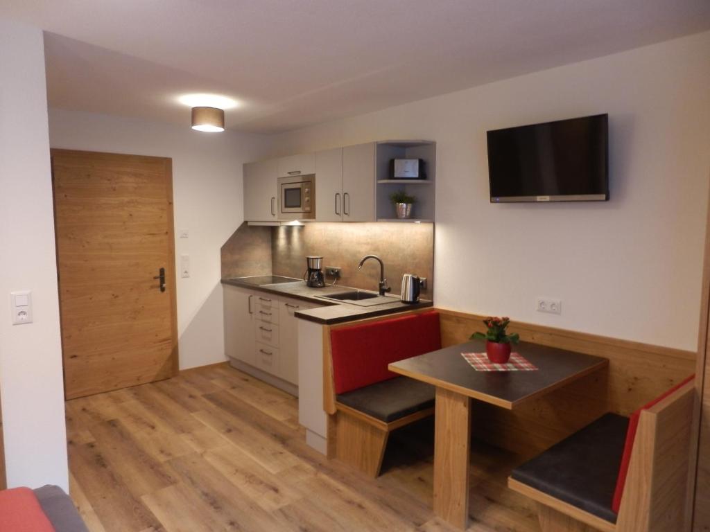 Kuchyň nebo kuchyňský kout v ubytování Haus Alpenflora