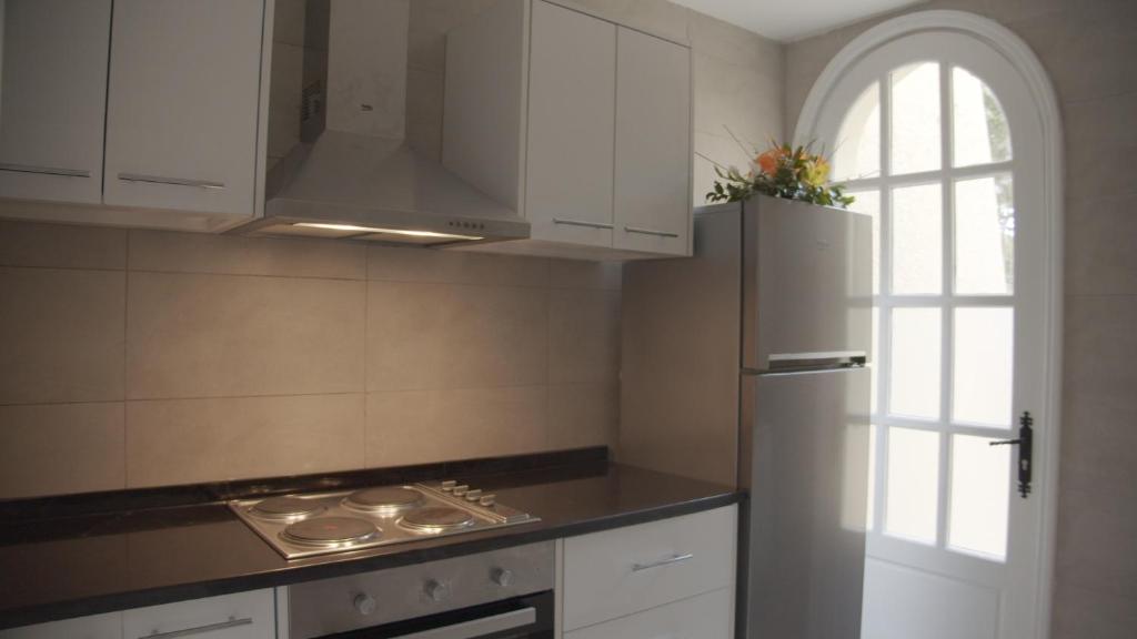 Kuchyň nebo kuchyňský kout v ubytování Suites Hôtel Les Charmilles & Spa