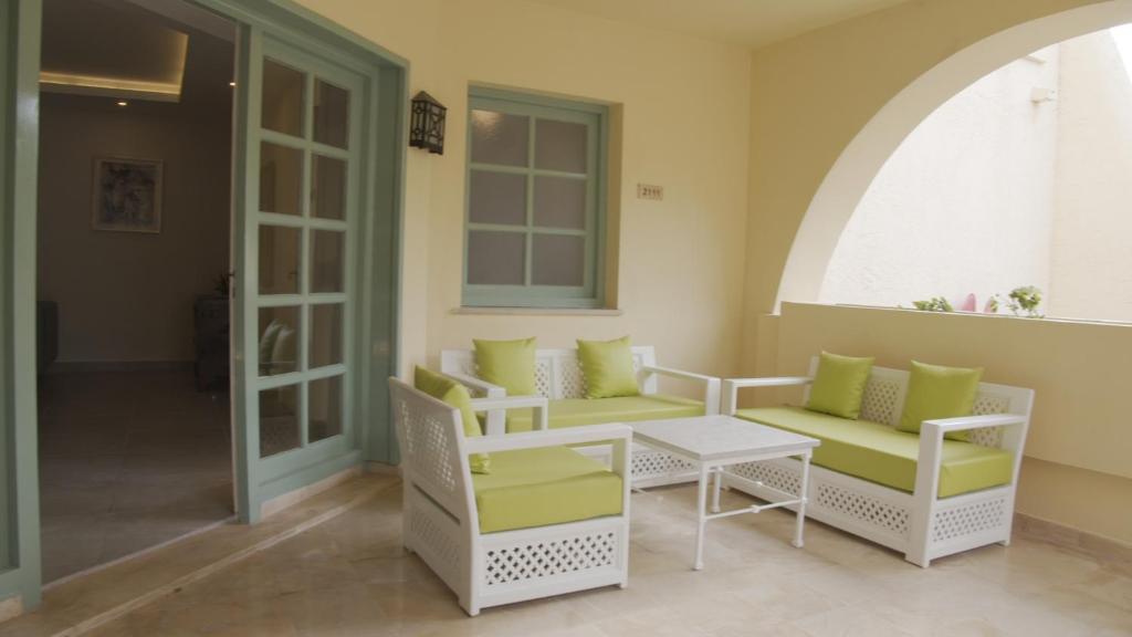 Posezení v ubytování Suites Hôtel Les Charmilles & Spa