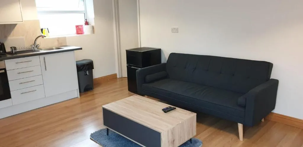 Pure Gold - Whole Private Apartment, Cambourne, United Kingdom