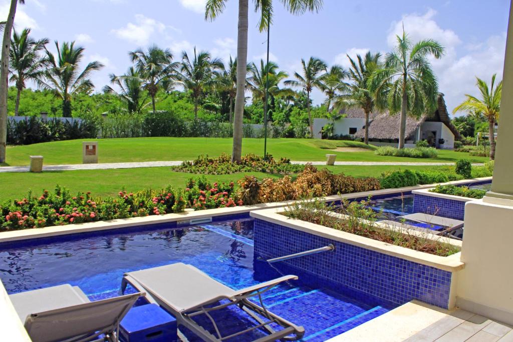 Bazén v ubytování Catalonia Royal Bavaro - All Inclusive - Adults Only nebo v jeho okolí