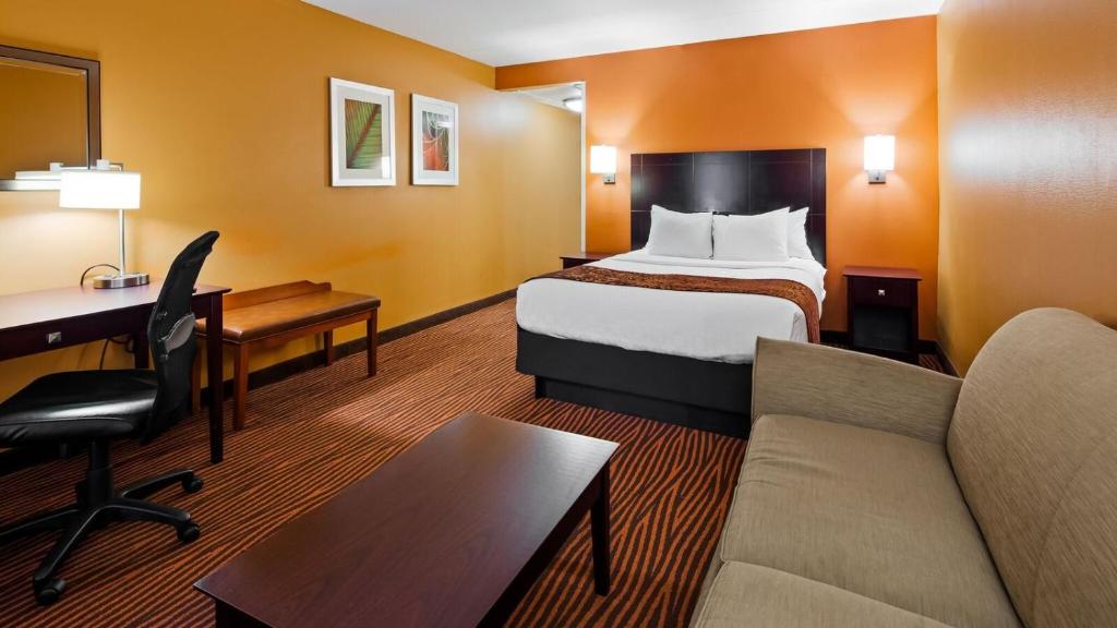 Best Western Executive Hotel New Haven-West Haven - Queen Room With Sofa Bed