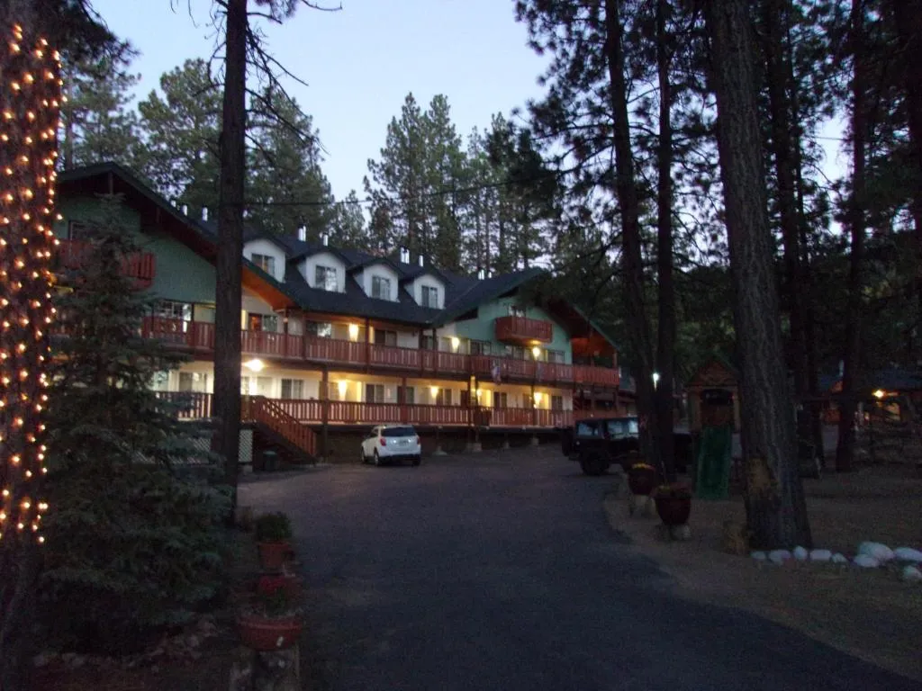 Honey Bear Lodge & Cabins, Big Bear Lake, Statele Unite ale Americii