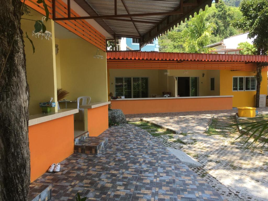 Kathu Waterfall Bungalow - Housity