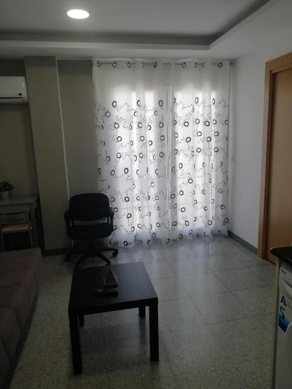 Posedenie v ubytovaní Estudio en Ciudad Jardín