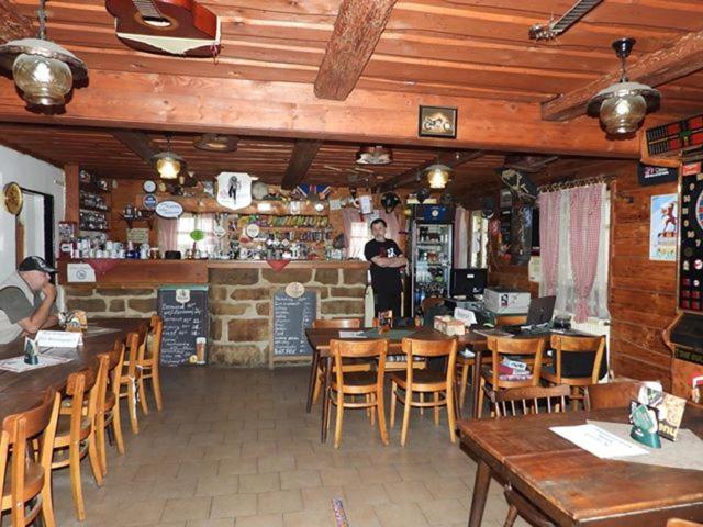 Lounge nebo bar v ubytování Dřevěnka
